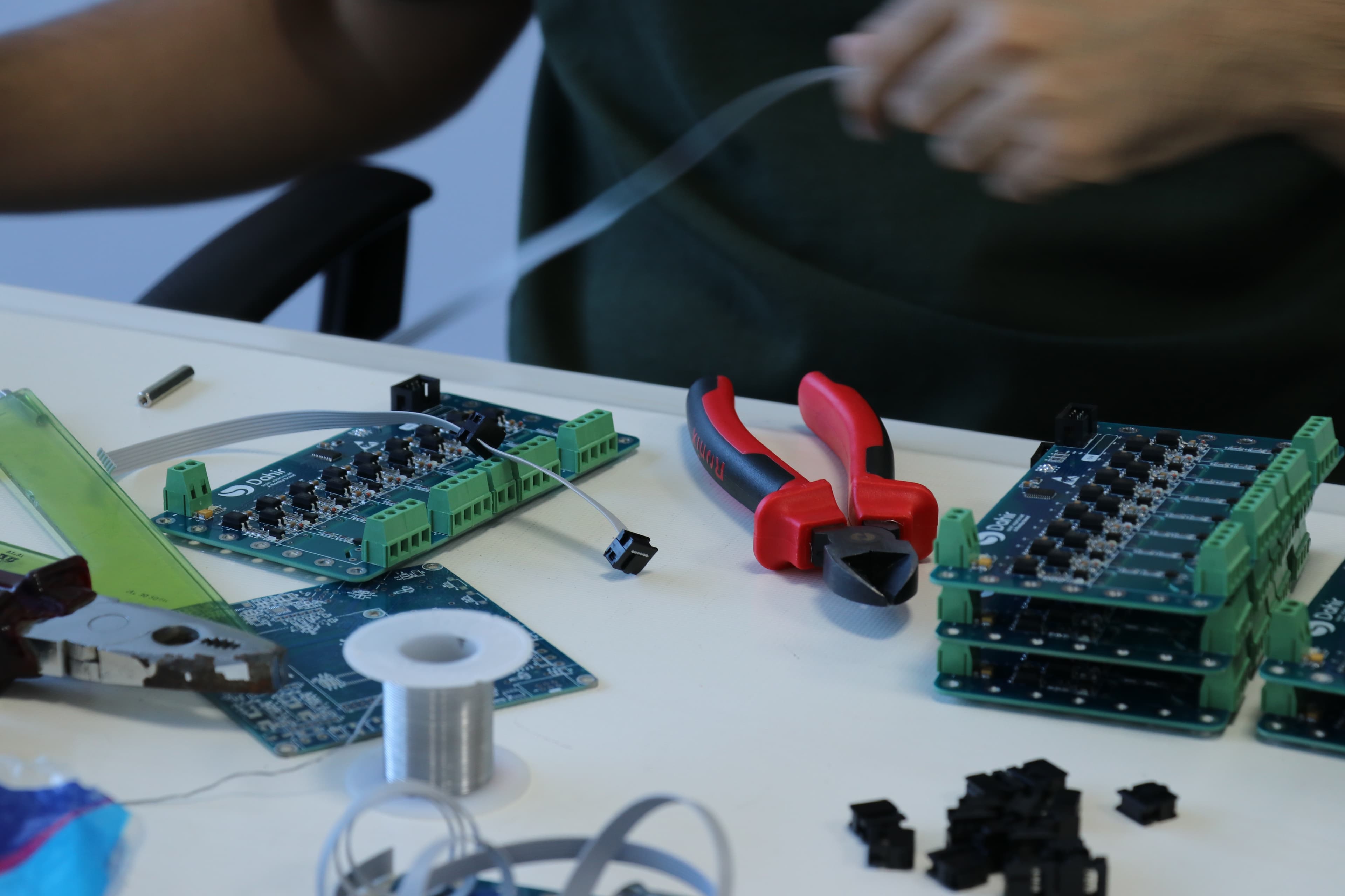 طراحی، برنامه‌نویسی و تست مدارهای الکترونیکی